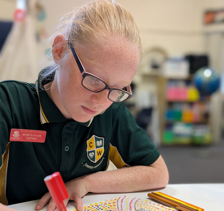 student doing art