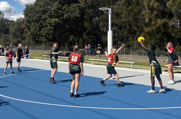 netball players